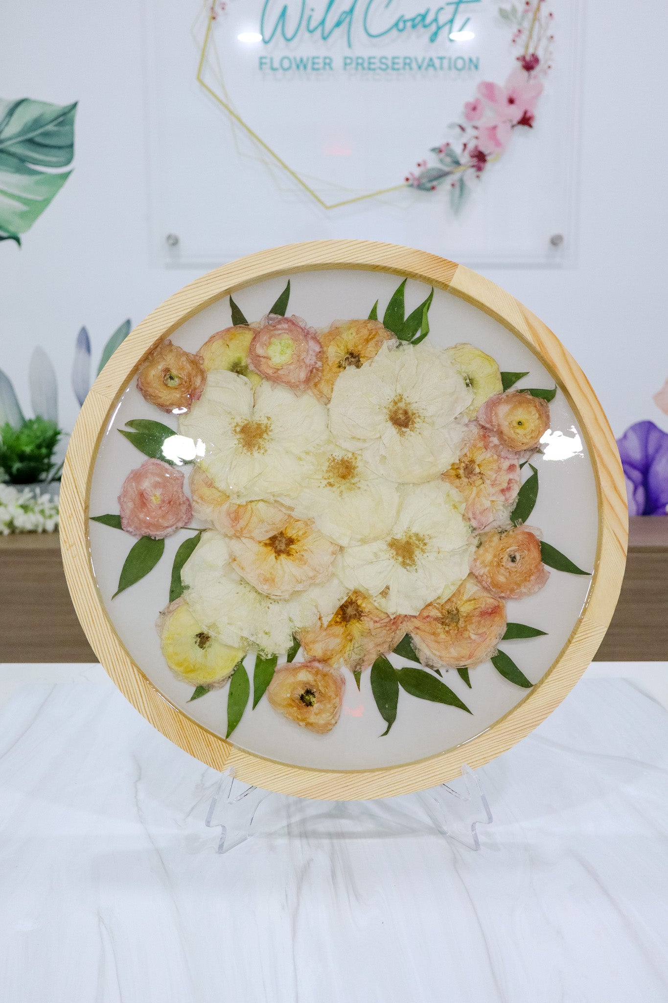 15" Round Pressed Flower Frame
