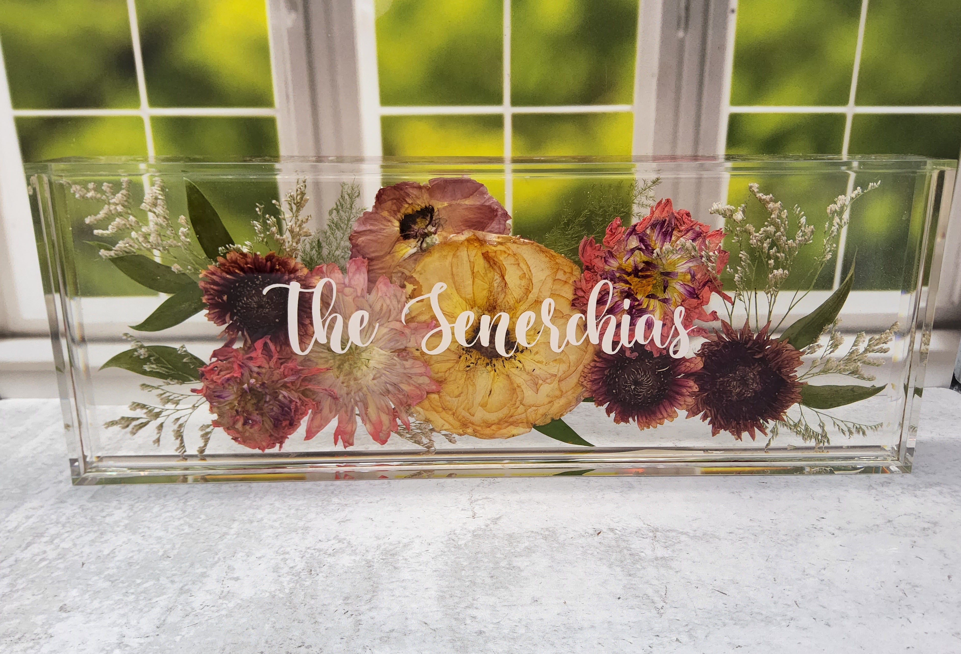 Flower Preservation Personalized Name Display Wedding Bouquet Preservation in Resin Bridal Bouquet Family Name Art Pressed Flower Name Plate
