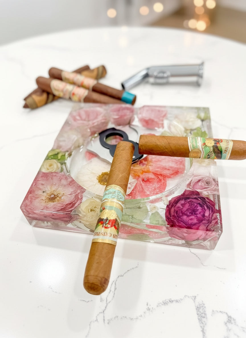 Preserved Flower Cigar Ashtray Luxury Handcrafted Resin Ashtray 4 Cigar Rest Premium Floral Gift for Men Groomsmen Gift Executive Office Decor