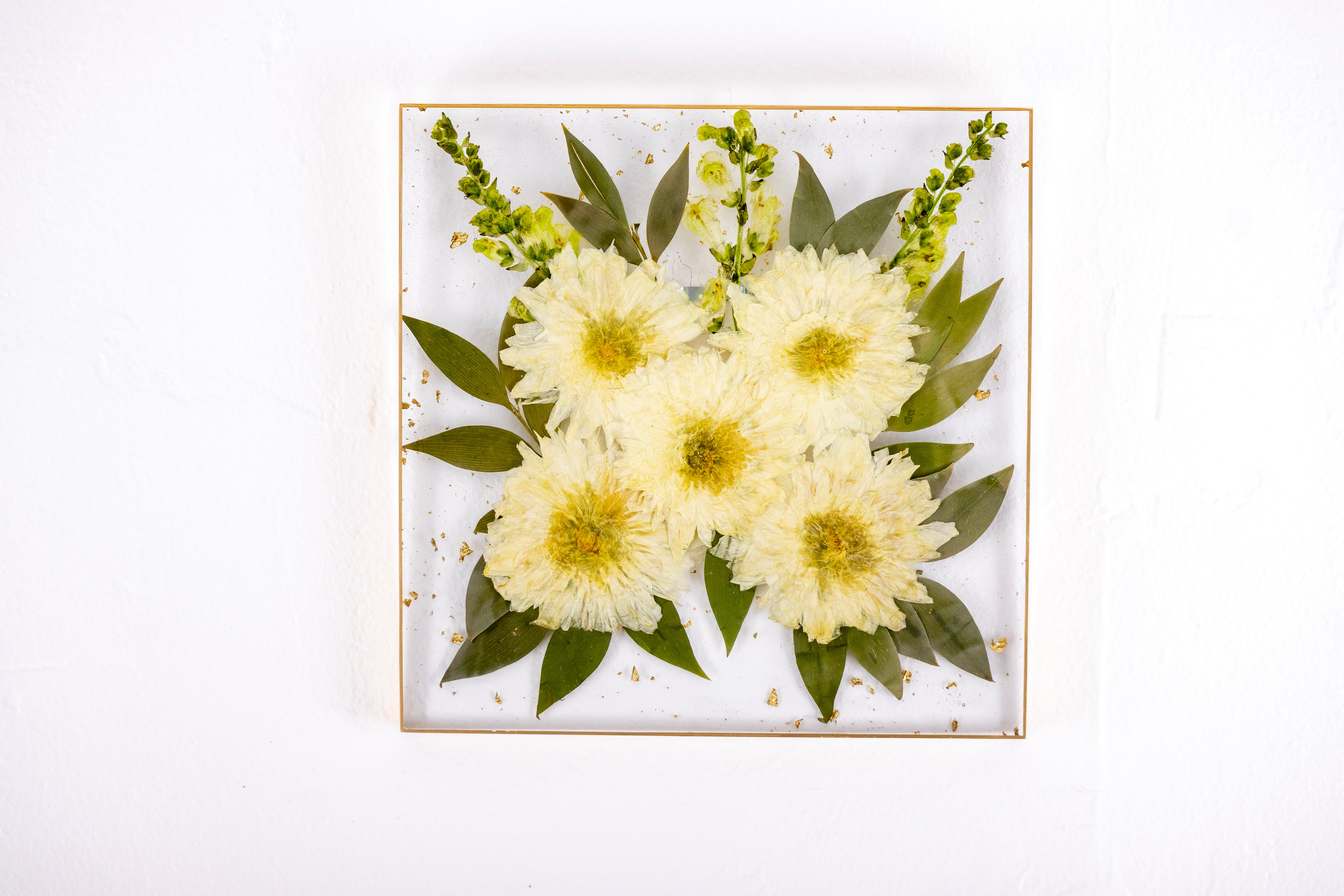 White Dahlia Floral Preservation Floating Frame Bouquet Preservation Pressed Flower Frame Square Floating Flowers Resin Frame Wedding Flower Preservation