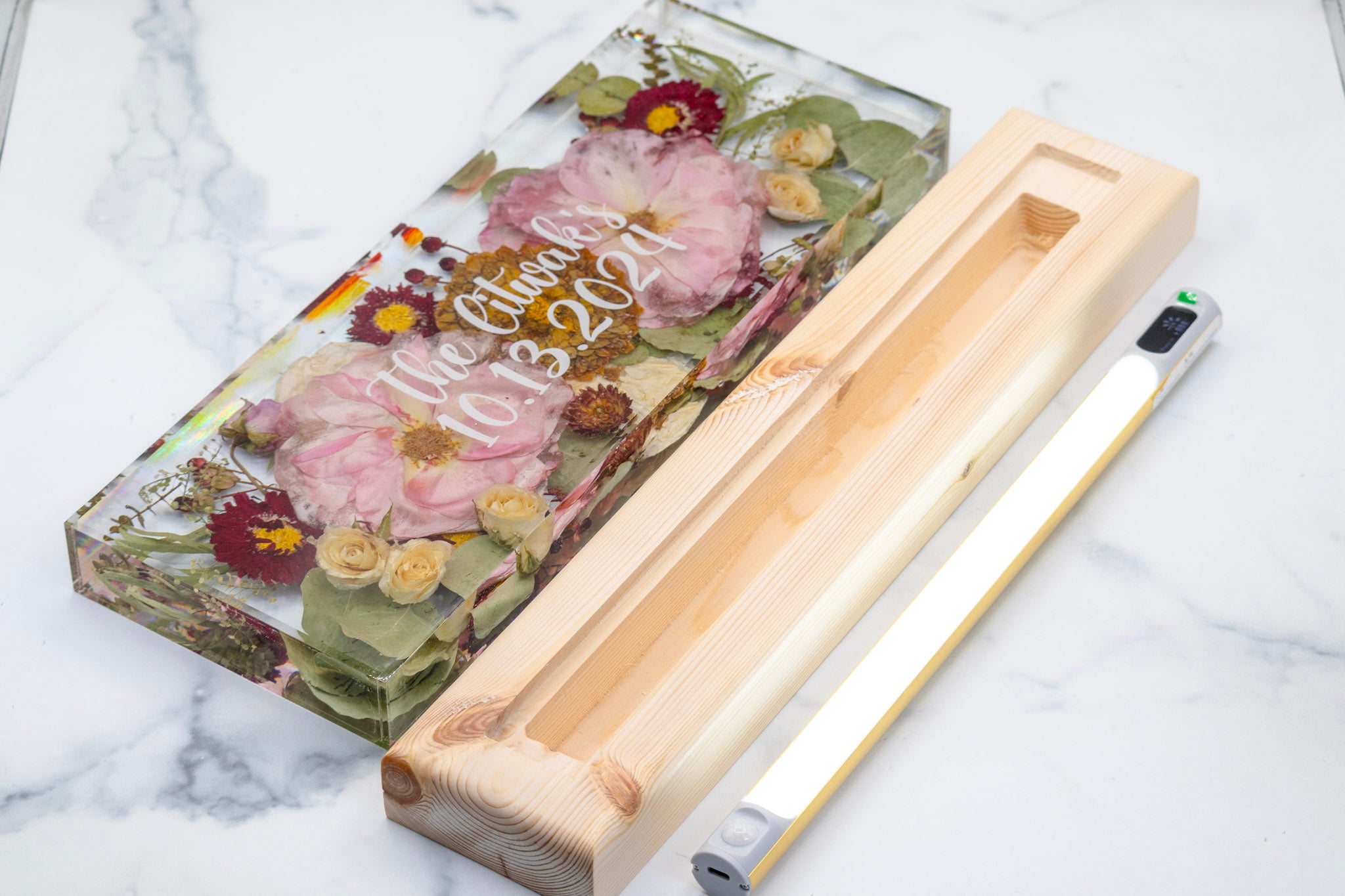 Flower Preservation Personalized Name Display Wedding Bouquet Preservation in Resin Bridal Bouquet Family Name Art Pressed Flower Name Plate