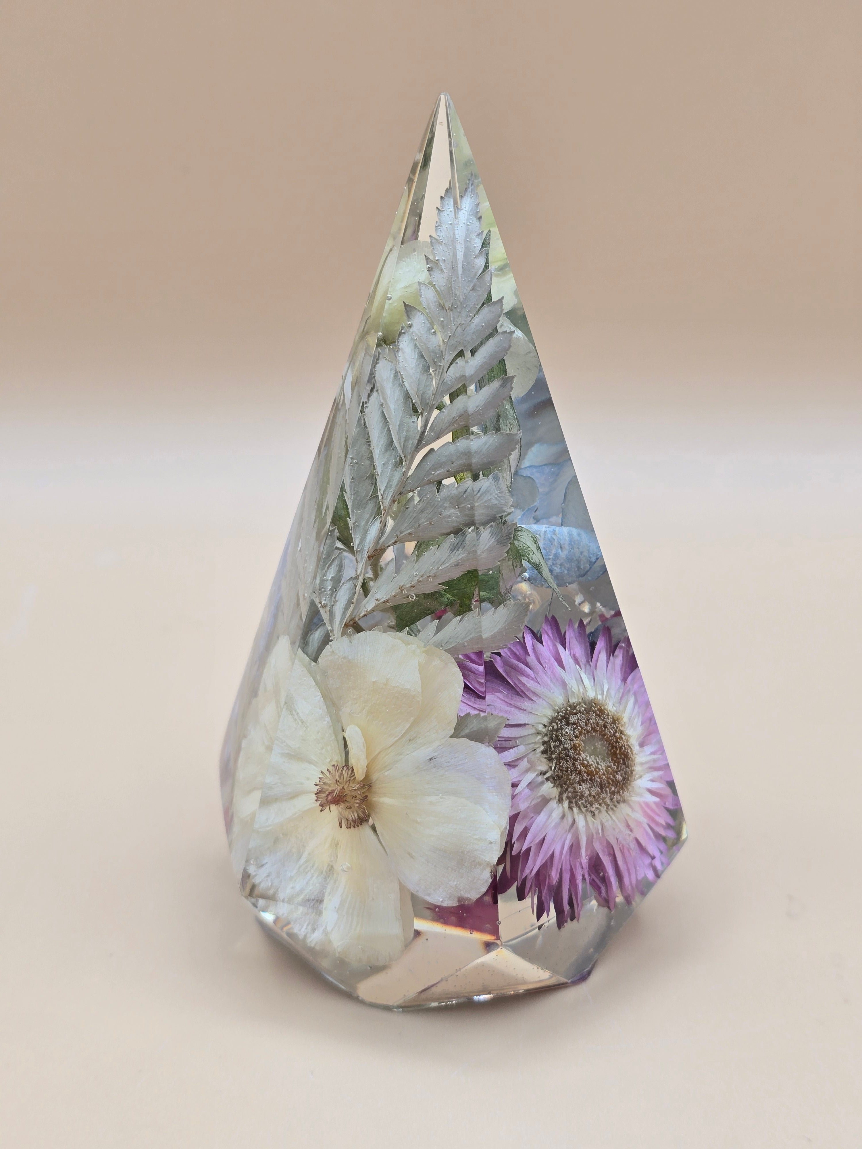 Backside of Meta description:
Premade faceted preserved flower ring holder (4.5โ tall) in crystal-clear, UV-resistant resin. Ready-to-ship ring stand and preserved flower gift.