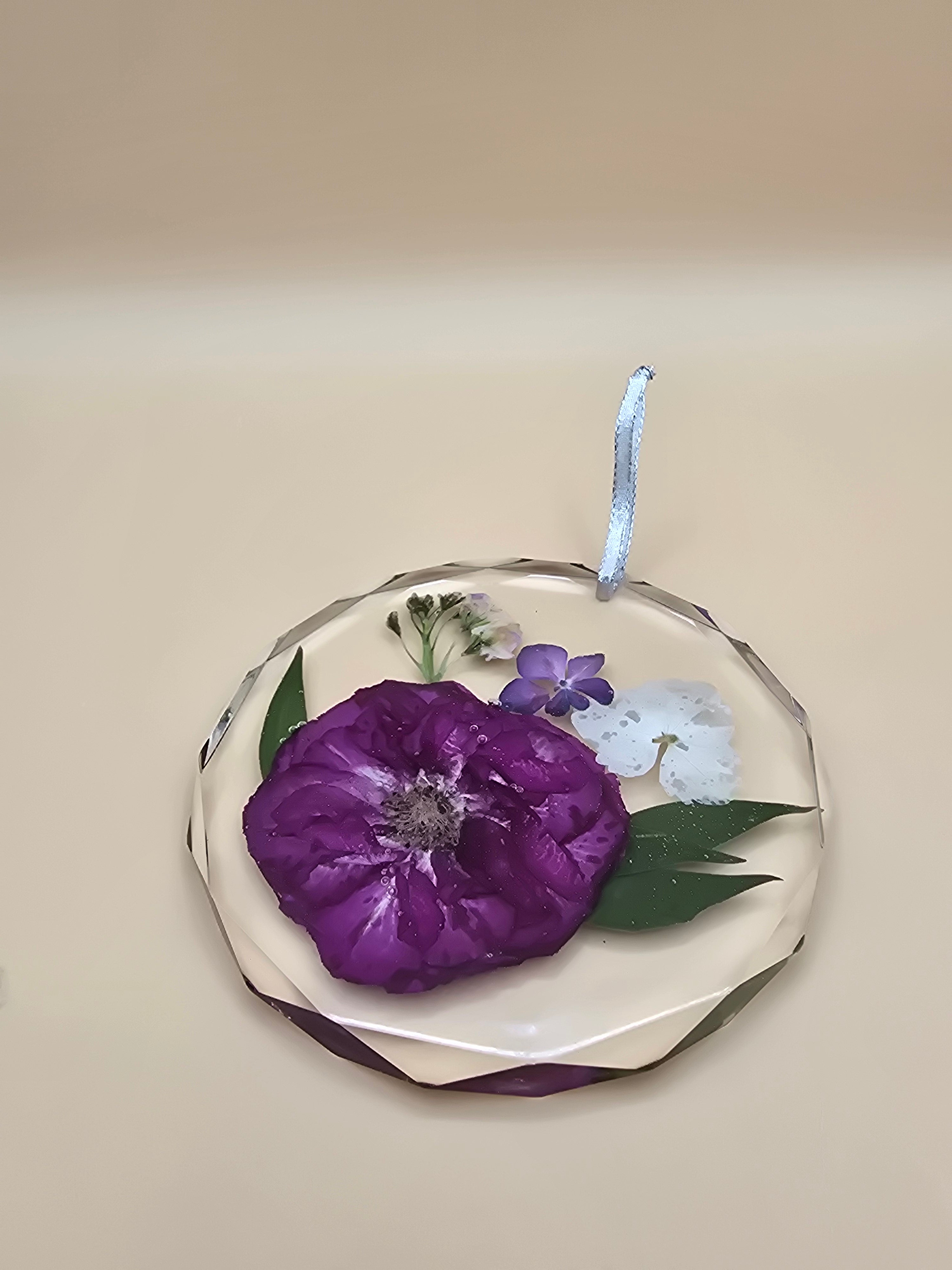 Premade 5-inch diamond edge preserved flower ornament in crystal-clear resin. Ready-to-ship floral keepsake gift for weddings, anniversaries, memorials, and holidays.