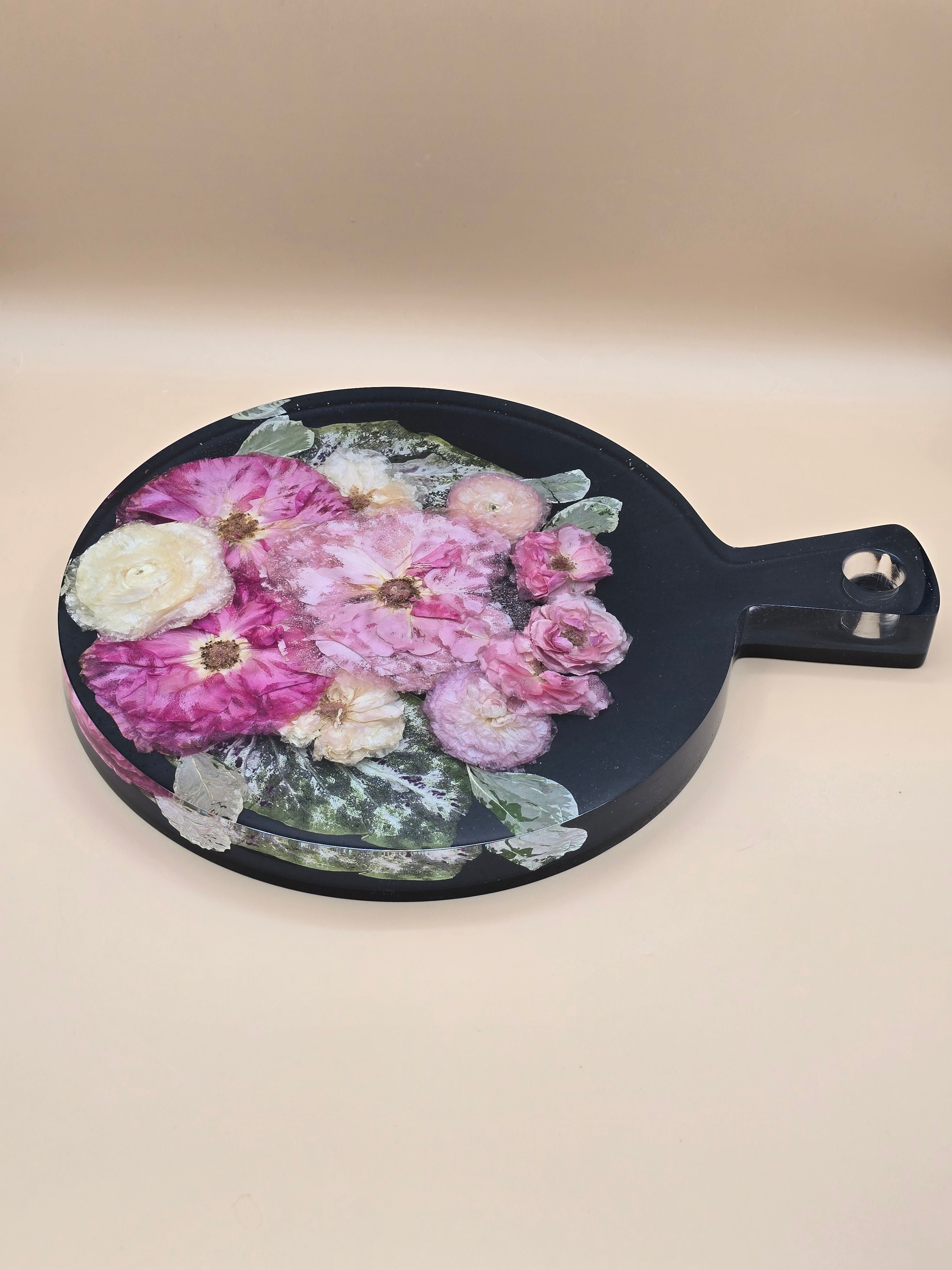 Black and Pink preserved flower charcuterie board with handle. Round serving board with pressed blooms in crystal-clear resin. Ready-to-ship floral gift.