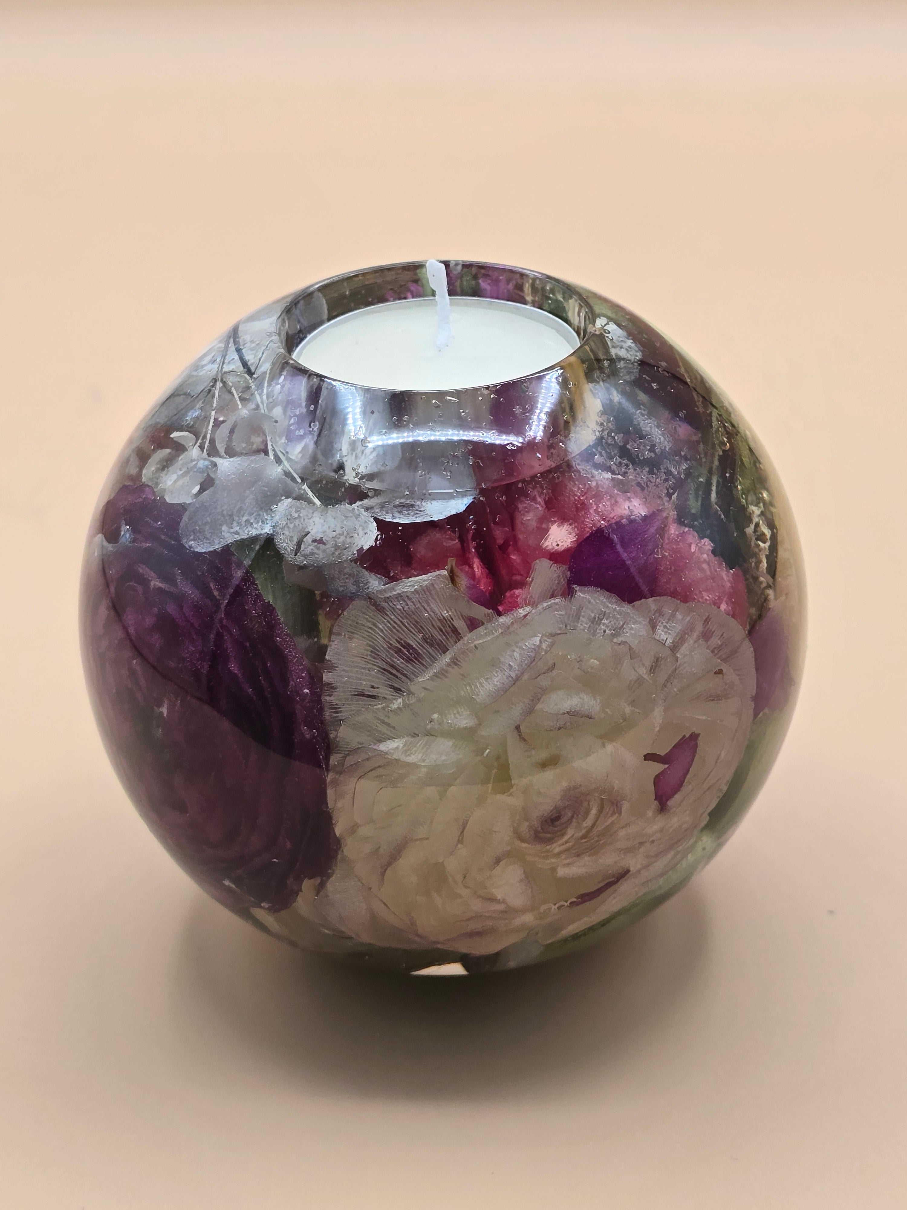 Meta description:
Premade preserved flower tealight sphere candle holder in crystal-clear resin. Ready-to-ship floral centerpiece and preserved flower gift for weddings.