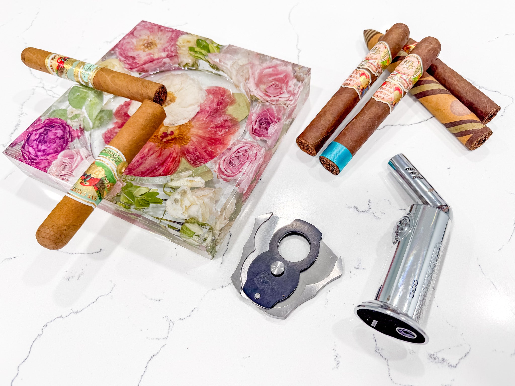 Preserved Flower Cigar Ashtray Luxury Handcrafted Resin Ashtray 4 Cigar Rest Premium Floral Gift for Men Groomsmen Gift Executive Office Decor