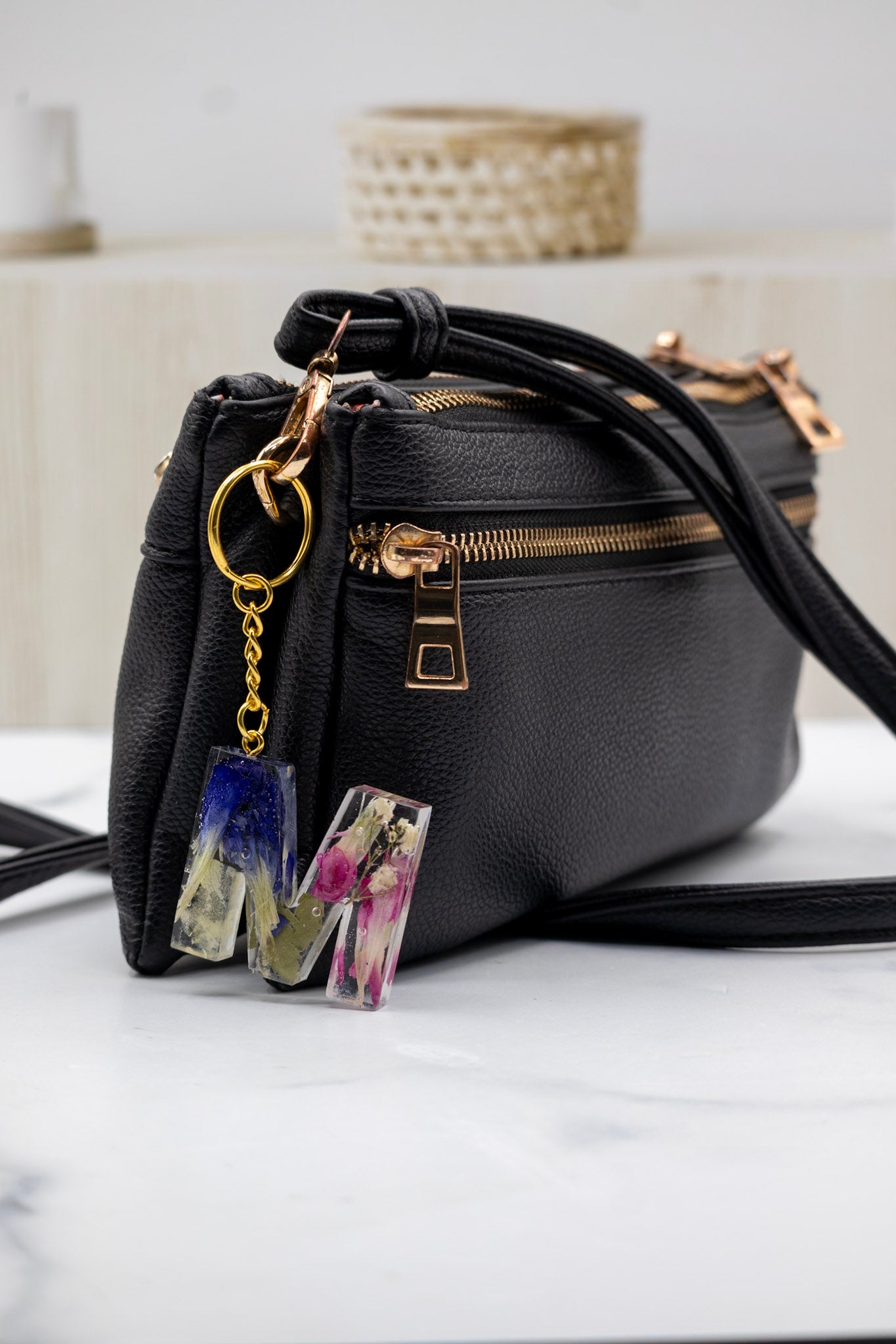 Letter bouquet preservation keychain featuring alphabet flower design in transparent resin