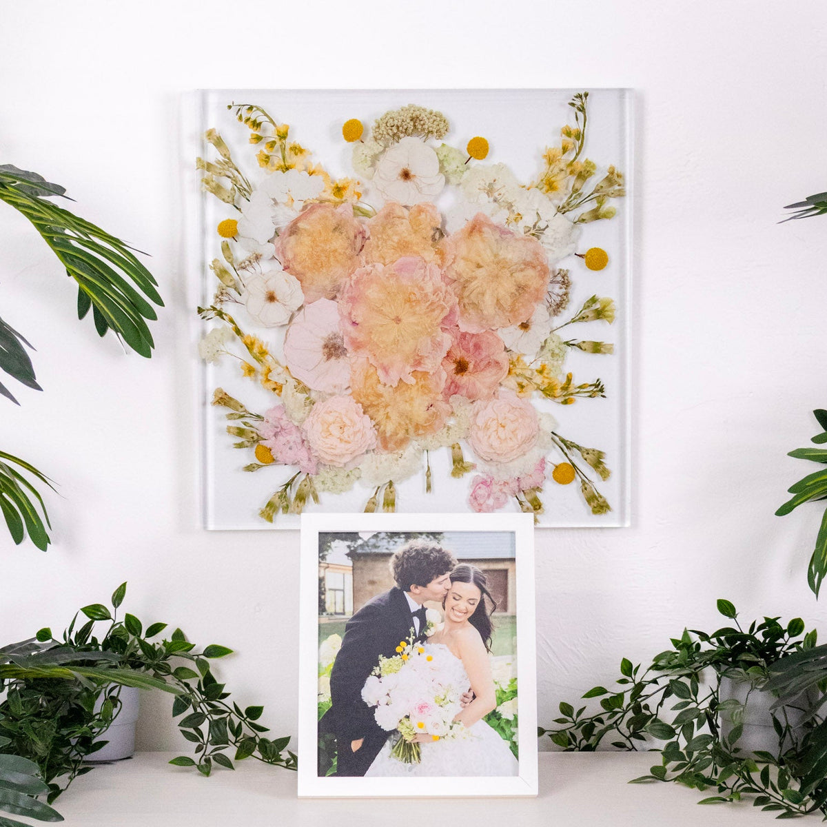 Square Resin Bouquet Preservation Floating Frame Wall Art Pressed Flowers in Epoxy