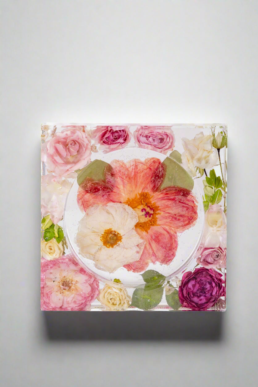 Our flower preservation ashtray transforms your wedding bouquet into a luxury cigar accessory, where your precious blooms are expertly preserved in crystal-clear resin, creating a sophisticated 4-cigar rest that brings elegance to your cigar lounge while serving as a distinguished conversation piece that celebrates your special day